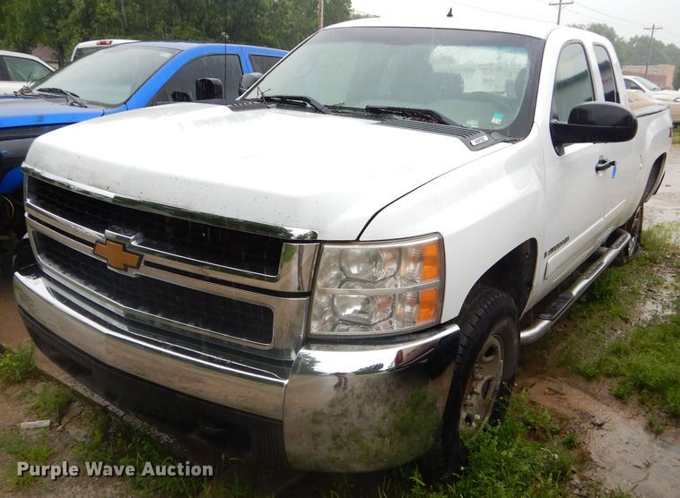 image for item GN9399 2007 Chevrolet Silverado 2500HD  Ext. Cab pickup truck