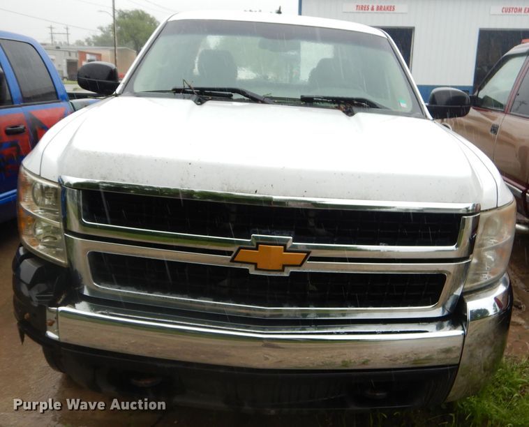 image for item GN9399 2007 Chevrolet Silverado 2500HD  Ext. Cab pickup truck