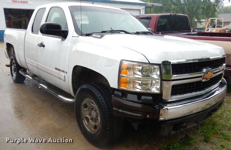 image for item GN9399 2007 Chevrolet Silverado 2500HD  Ext. Cab pickup truck
