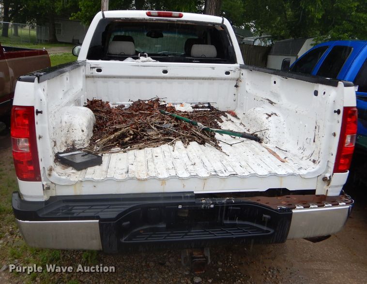 image for item GN9399 2007 Chevrolet Silverado 2500HD  Ext. Cab pickup truck