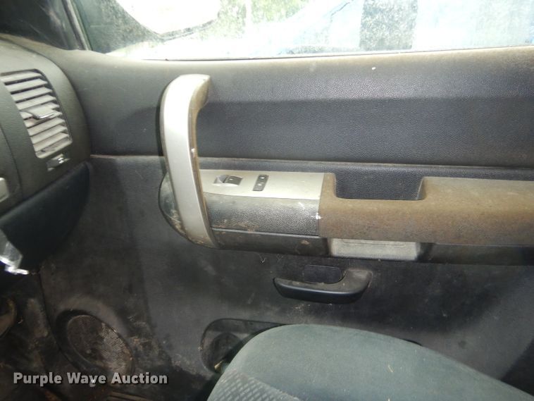 image for item GN9399 2007 Chevrolet Silverado 2500HD  Ext. Cab pickup truck