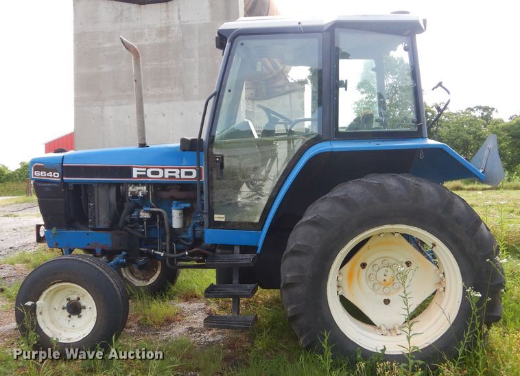 image for item GN9419 1992 Ford 6640  tractor