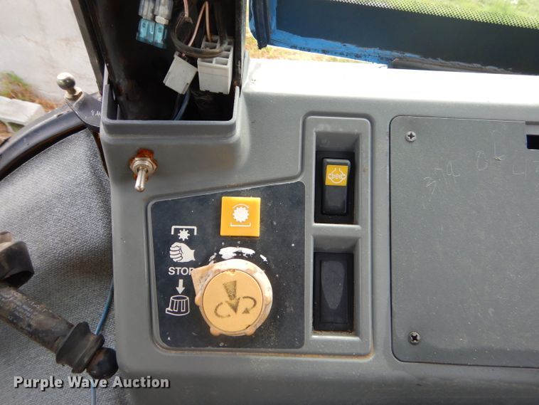 image for item GN9419 1992 Ford 6640  tractor