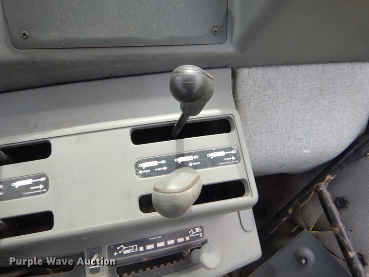 image for item GN9419 1992 Ford 6640  tractor