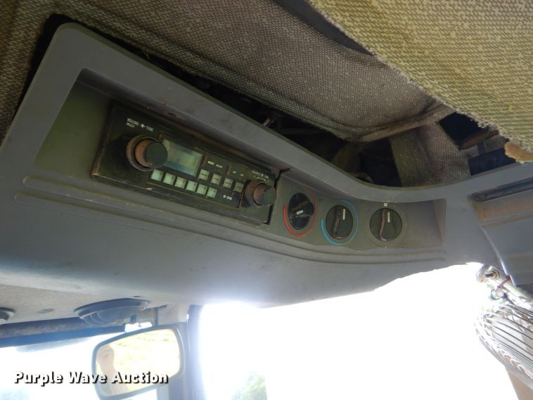 image for item GN9419 1992 Ford 6640  tractor