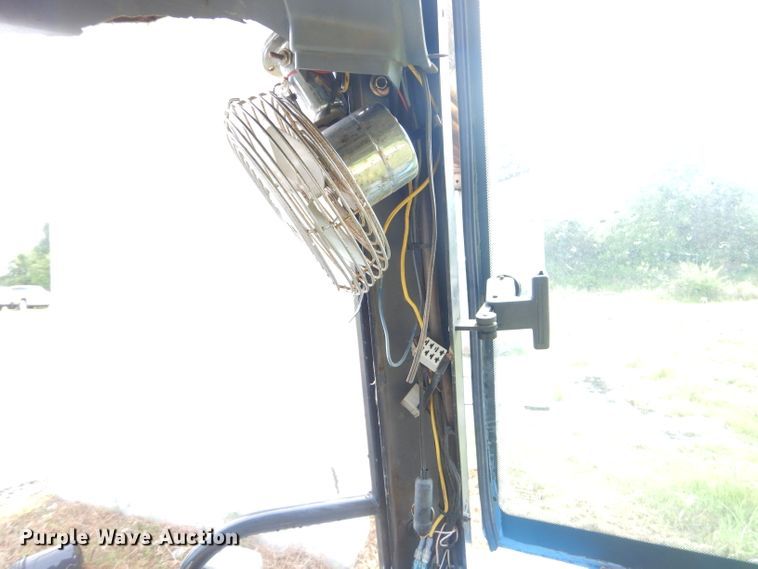 image for item GN9419 1992 Ford 6640  tractor