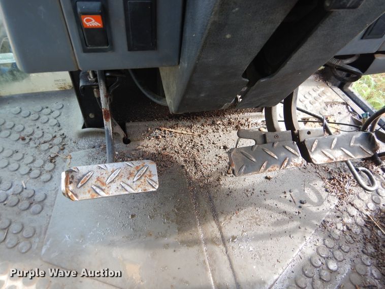 image for item GN9419 1992 Ford 6640  tractor