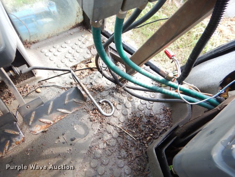 image for item GN9419 1992 Ford 6640  tractor