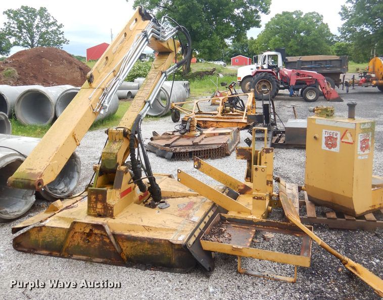 image for item GN9422 Tiger Bengal MB boom mower