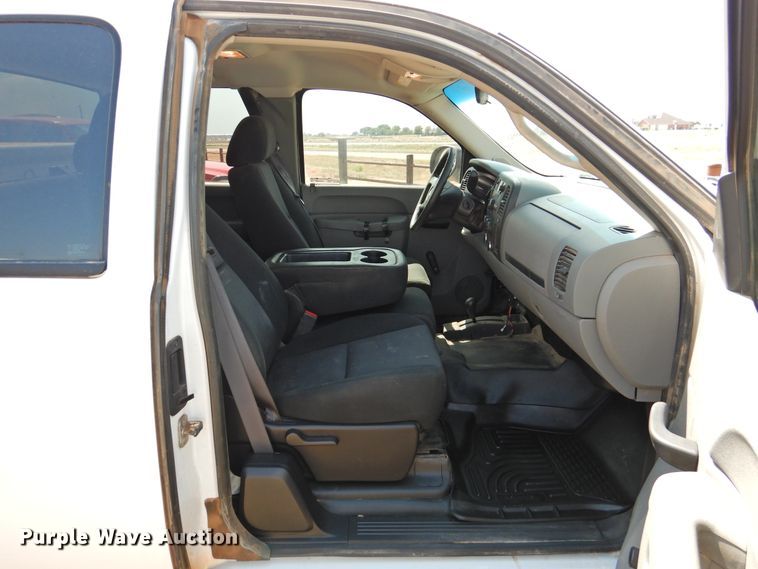 image for item GN9898 2012 Chevrolet Silverado 2500HD  Ext. Cab pickup truck