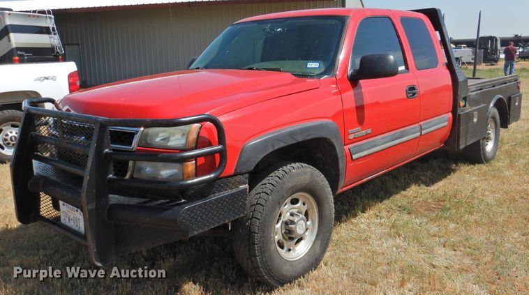 image for item GN9899 2007 Chevrolet Silverado 2500  Ext. Cab bale bed pickup truck