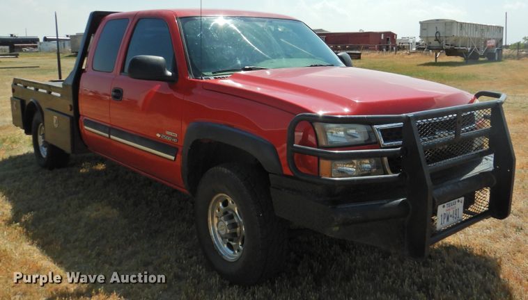 image for item GN9899 2007 Chevrolet Silverado 2500  Ext. Cab bale bed pickup truck