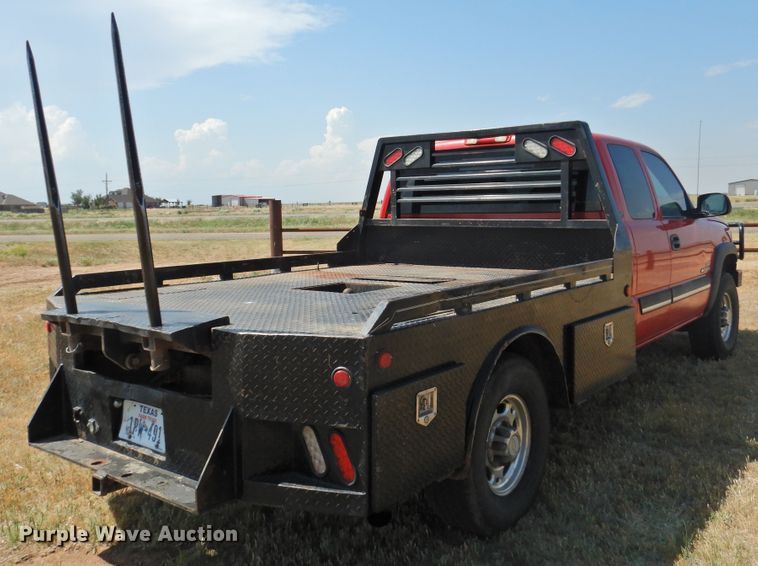 image for item GN9899 2007 Chevrolet Silverado 2500  Ext. Cab bale bed pickup truck