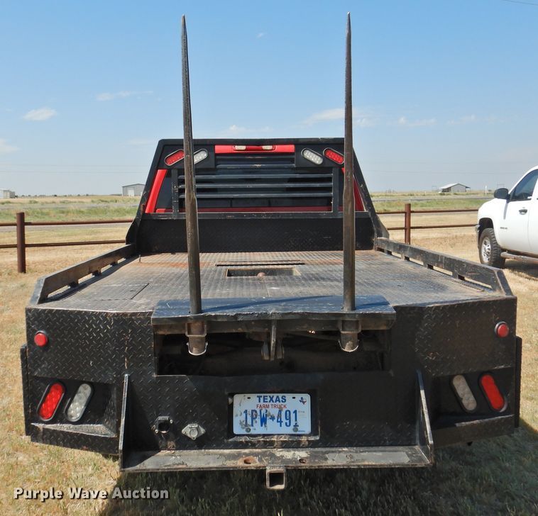image for item GN9899 2007 Chevrolet Silverado 2500  Ext. Cab bale bed pickup truck