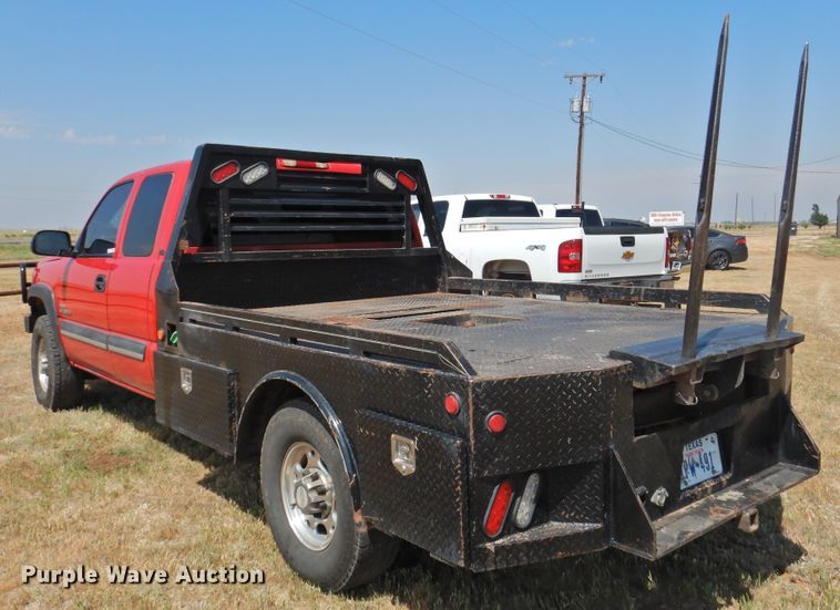 image for item GN9899 2007 Chevrolet Silverado 2500  Ext. Cab bale bed pickup truck