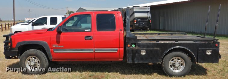 image for item GN9899 2007 Chevrolet Silverado 2500  Ext. Cab bale bed pickup truck