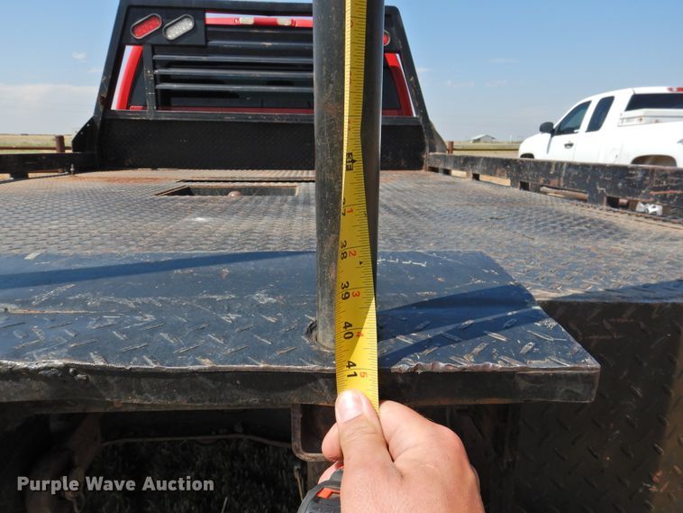 image for item GN9899 2007 Chevrolet Silverado 2500  Ext. Cab bale bed pickup truck