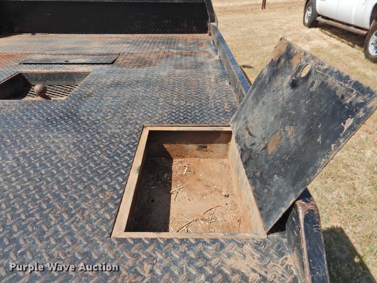 image for item GN9899 2007 Chevrolet Silverado 2500  Ext. Cab bale bed pickup truck