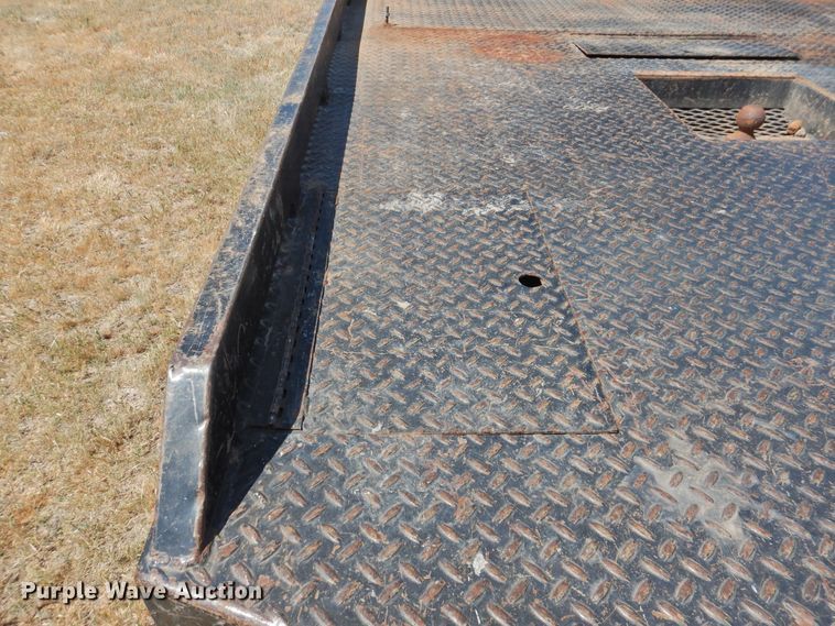 image for item GN9899 2007 Chevrolet Silverado 2500  Ext. Cab bale bed pickup truck