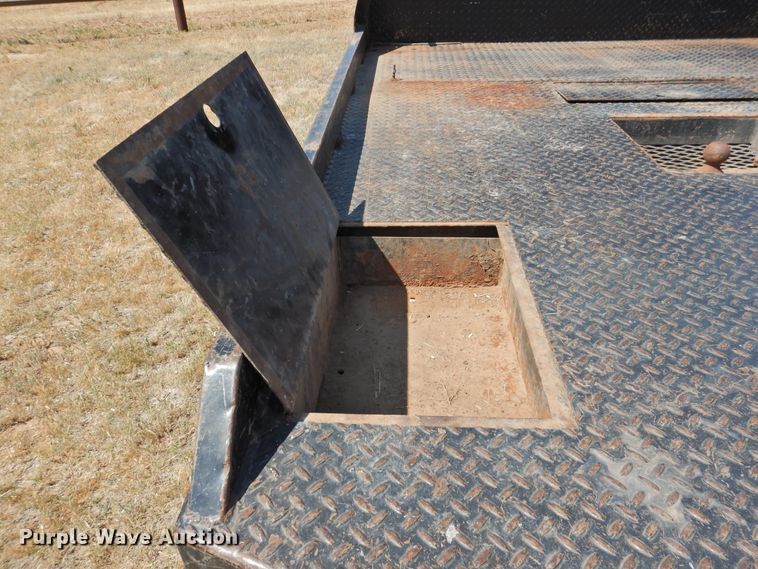 image for item GN9899 2007 Chevrolet Silverado 2500  Ext. Cab bale bed pickup truck