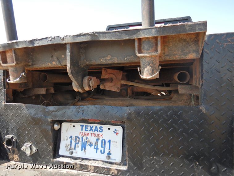 image for item GN9899 2007 Chevrolet Silverado 2500  Ext. Cab bale bed pickup truck