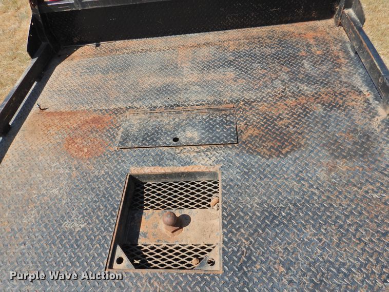 image for item GN9899 2007 Chevrolet Silverado 2500  Ext. Cab bale bed pickup truck