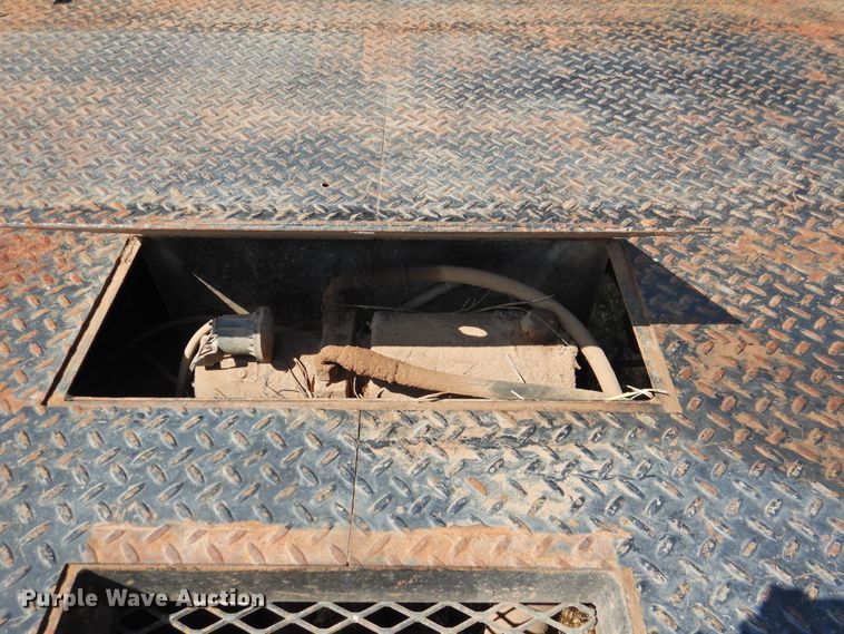 image for item GN9899 2007 Chevrolet Silverado 2500  Ext. Cab bale bed pickup truck