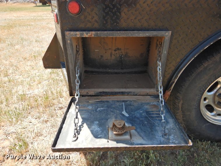 image for item GN9899 2007 Chevrolet Silverado 2500  Ext. Cab bale bed pickup truck