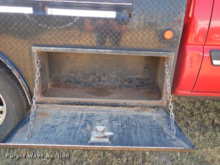 image for item GN9899 2007 Chevrolet Silverado 2500  Ext. Cab bale bed pickup truck