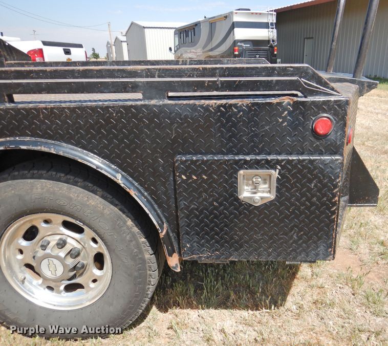 image for item GN9899 2007 Chevrolet Silverado 2500  Ext. Cab bale bed pickup truck