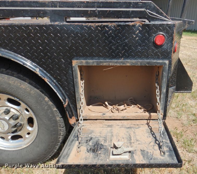 image for item GN9899 2007 Chevrolet Silverado 2500  Ext. Cab bale bed pickup truck