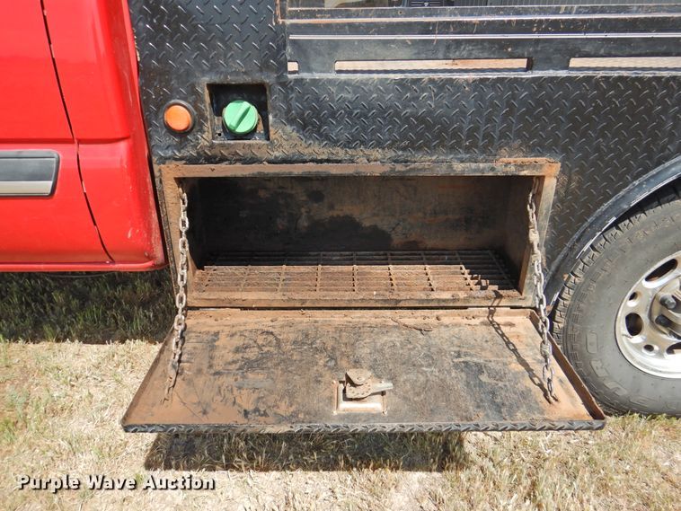 image for item GN9899 2007 Chevrolet Silverado 2500  Ext. Cab bale bed pickup truck