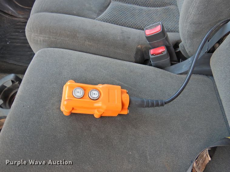 image for item GN9899 2007 Chevrolet Silverado 2500  Ext. Cab bale bed pickup truck