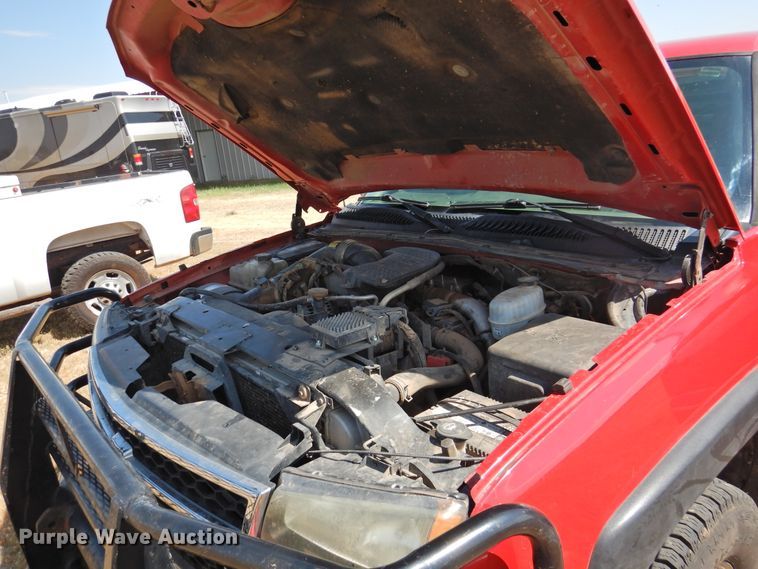 image for item GN9899 2007 Chevrolet Silverado 2500  Ext. Cab bale bed pickup truck