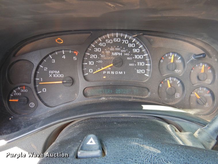 image for item GN9899 2007 Chevrolet Silverado 2500  Ext. Cab bale bed pickup truck