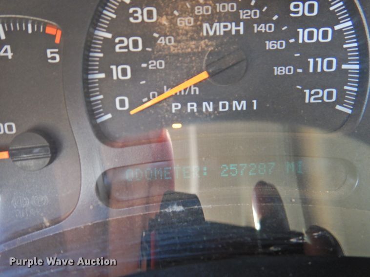 image for item GN9899 2007 Chevrolet Silverado 2500  Ext. Cab bale bed pickup truck