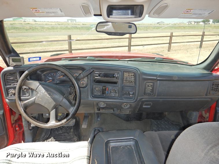 image for item GN9899 2007 Chevrolet Silverado 2500  Ext. Cab bale bed pickup truck