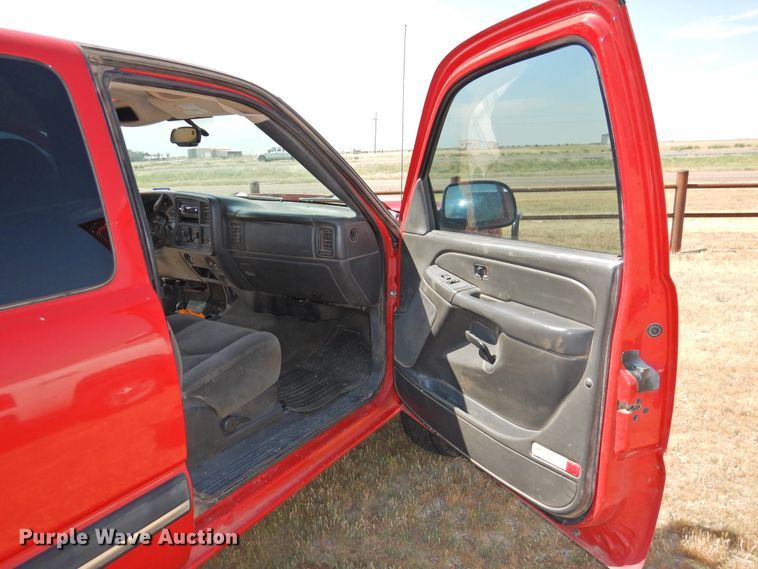 image for item GN9899 2007 Chevrolet Silverado 2500  Ext. Cab bale bed pickup truck