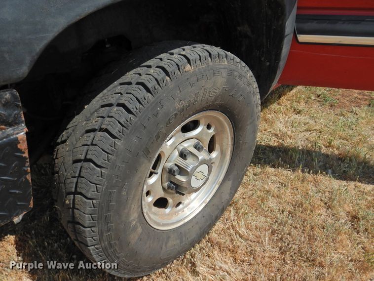 image for item GN9899 2007 Chevrolet Silverado 2500  Ext. Cab bale bed pickup truck