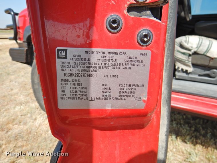 image for item GN9899 2007 Chevrolet Silverado 2500  Ext. Cab bale bed pickup truck