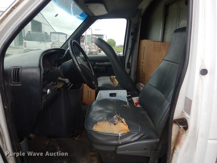 image for item GO9693 1995 Ford Econoline E350  box truck