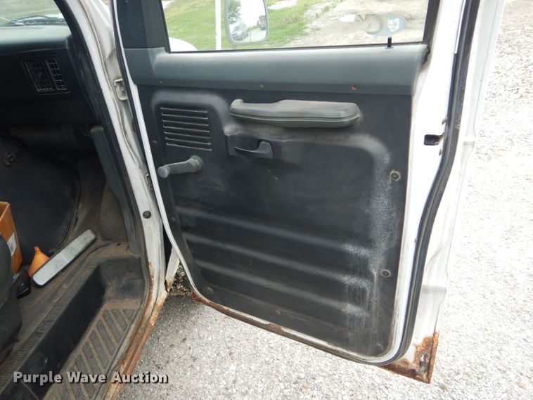 image for item GO9693 1995 Ford Econoline E350  box truck