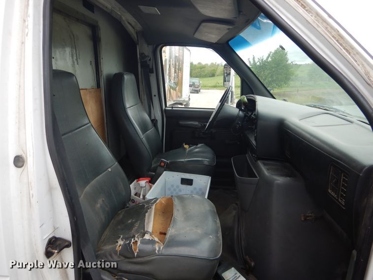 image for item GO9693 1995 Ford Econoline E350  box truck