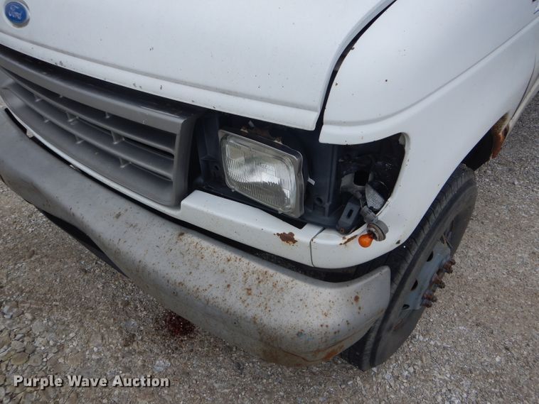 image for item GO9693 1995 Ford Econoline E350  box truck