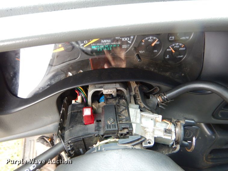 image for item GP9154 2001 Chevrolet Silverado 2500HD  Crew Cab pickup truck