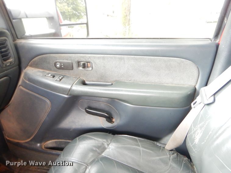 image for item GP9154 2001 Chevrolet Silverado 2500HD  Crew Cab pickup truck