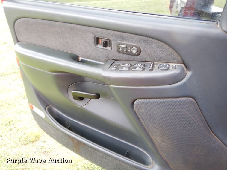 image for item GP9154 2001 Chevrolet Silverado 2500HD  Crew Cab pickup truck