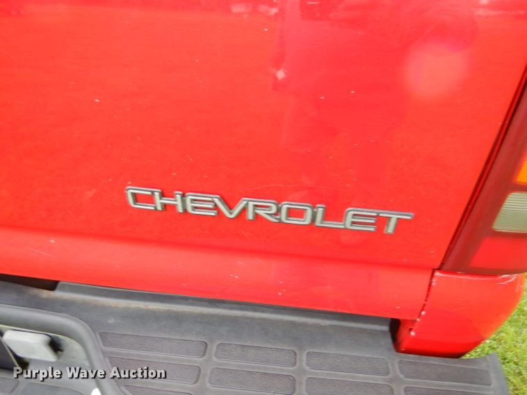 image for item GP9154 2001 Chevrolet Silverado 2500HD  Crew Cab pickup truck