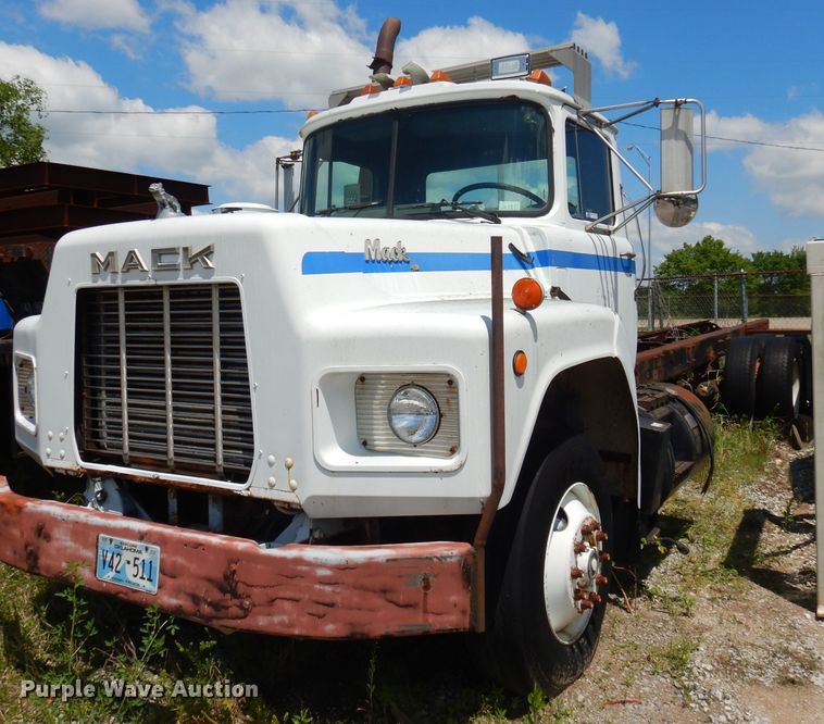 image for item GP9161 1992 Mack RB  truck cab and chassis