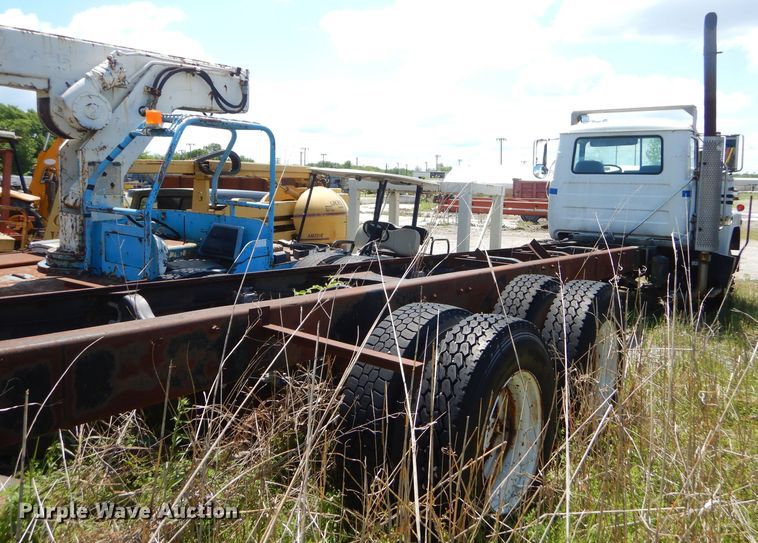 image for item GP9161 1992 Mack RB  truck cab and chassis